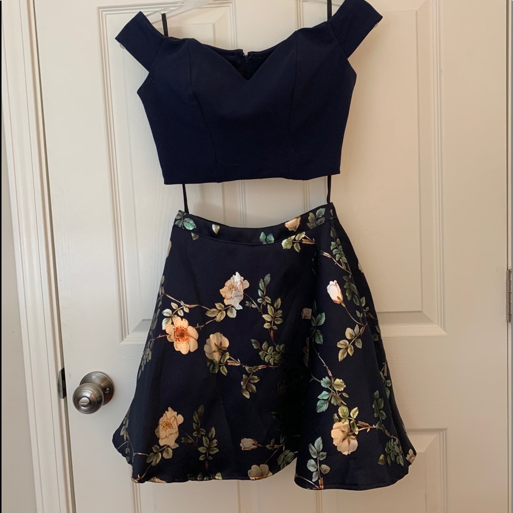 Dark blue floral 2 pc dress! - Picture 1 of 6